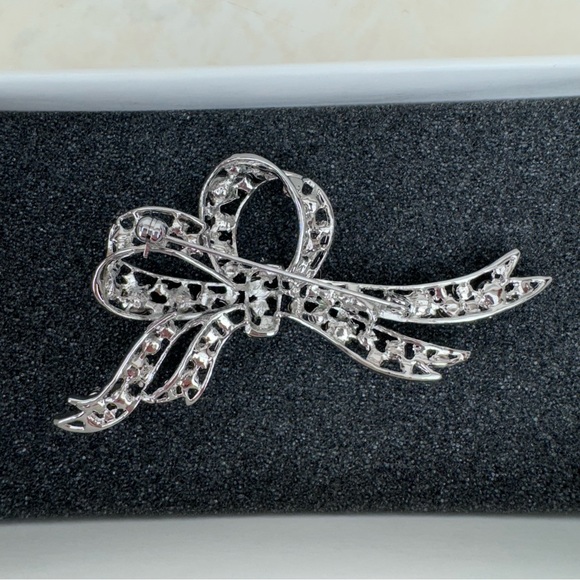 Vintage 4 inch Bow Brooch with Coloured Stones - Picture 7 of 10